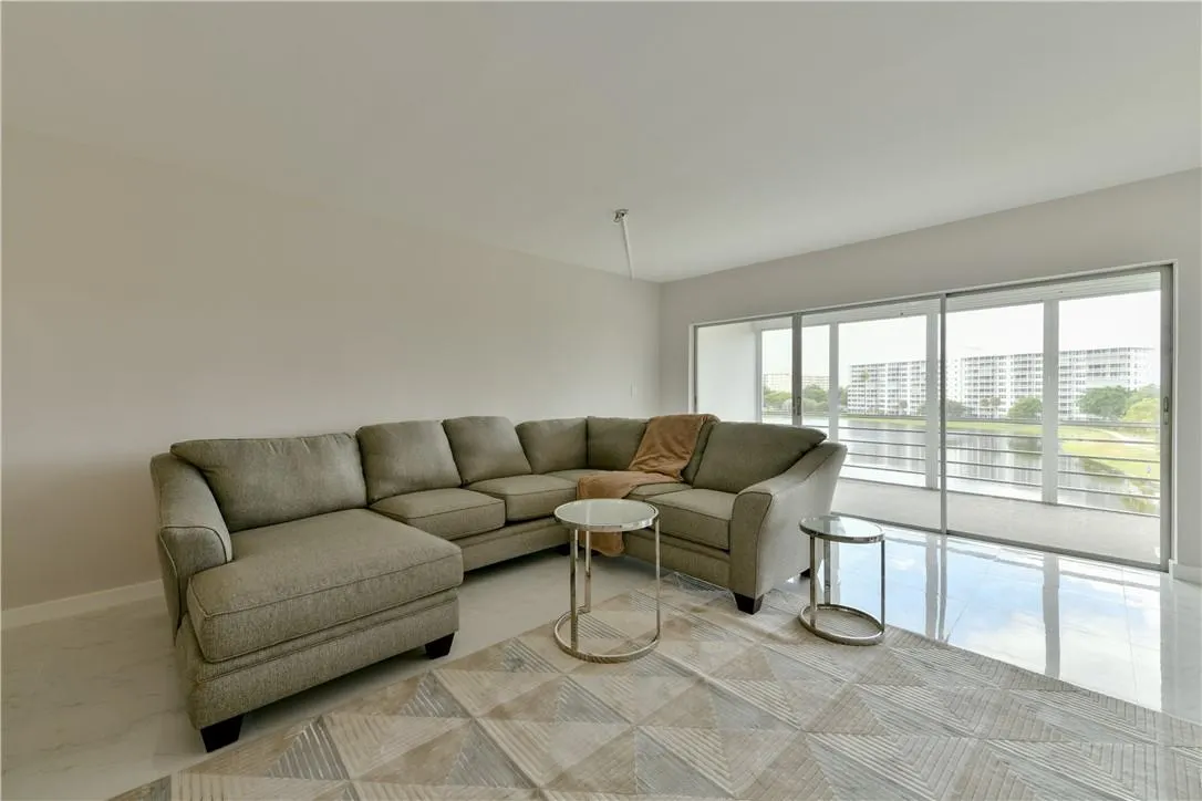 2751 N Palm Aire Drive, #501