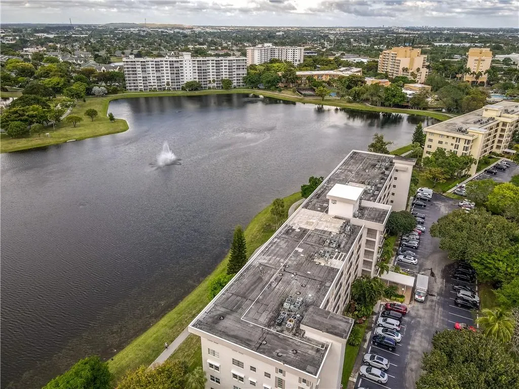 2751 N Palm Aire Drive, #501