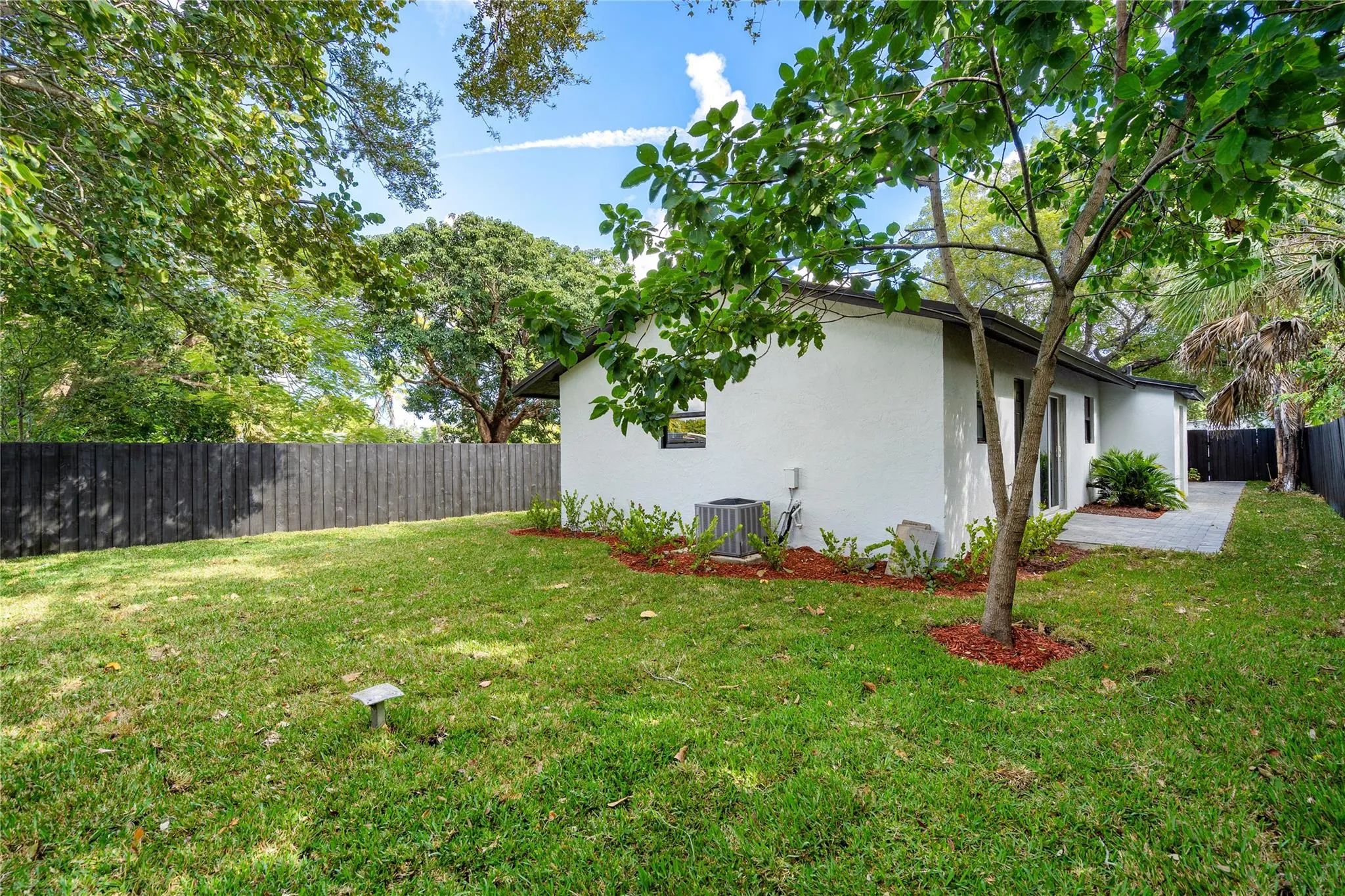 1211 NE 2nd Ave, #1