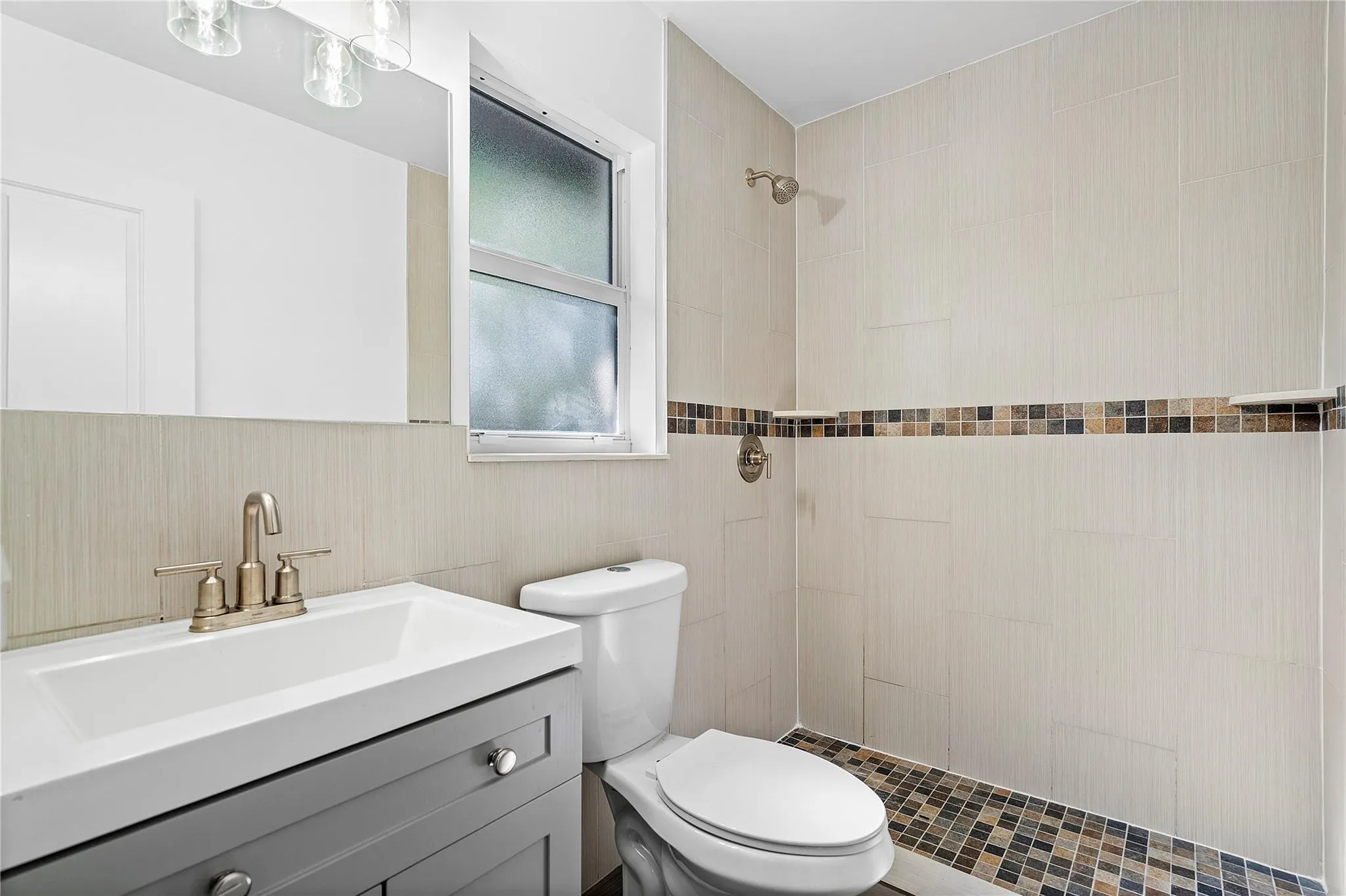 1211 NE 2nd Ave, #1
