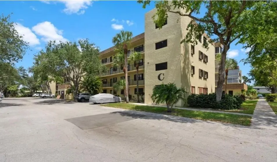 367 S Federal Hwy, #C321