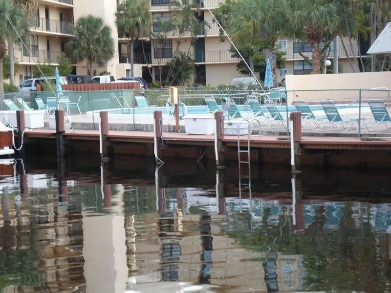 9 Royal Palm Way, #201