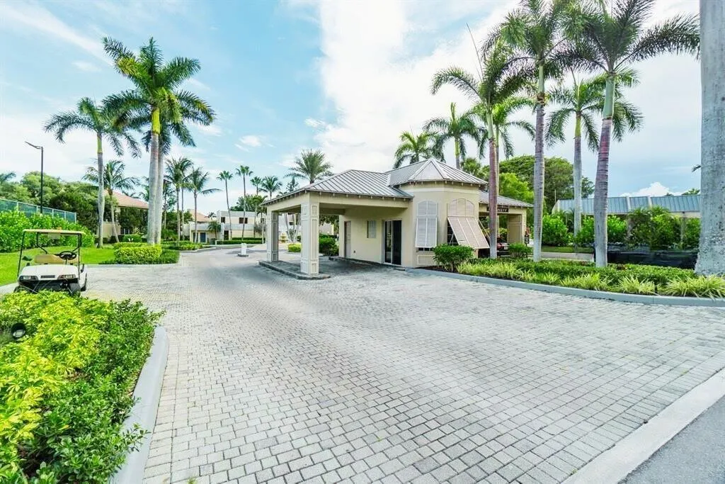 9 Royal Palm Way, #201