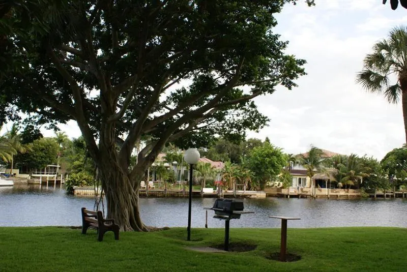 9 Royal Palm Way, #201
