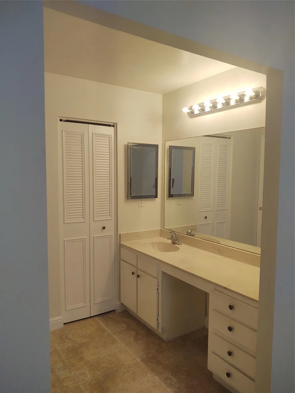 9 Royal Palm Way, #201