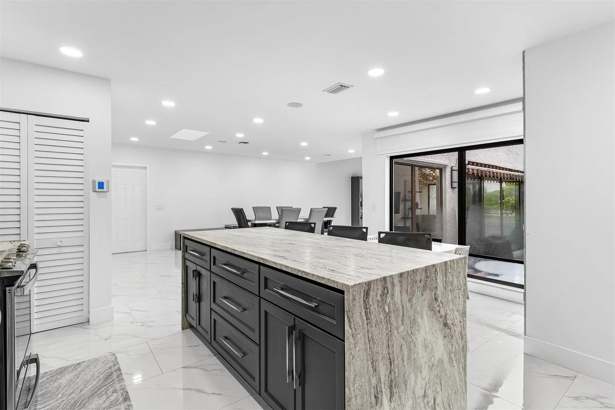 8920 Jacaranda Ln