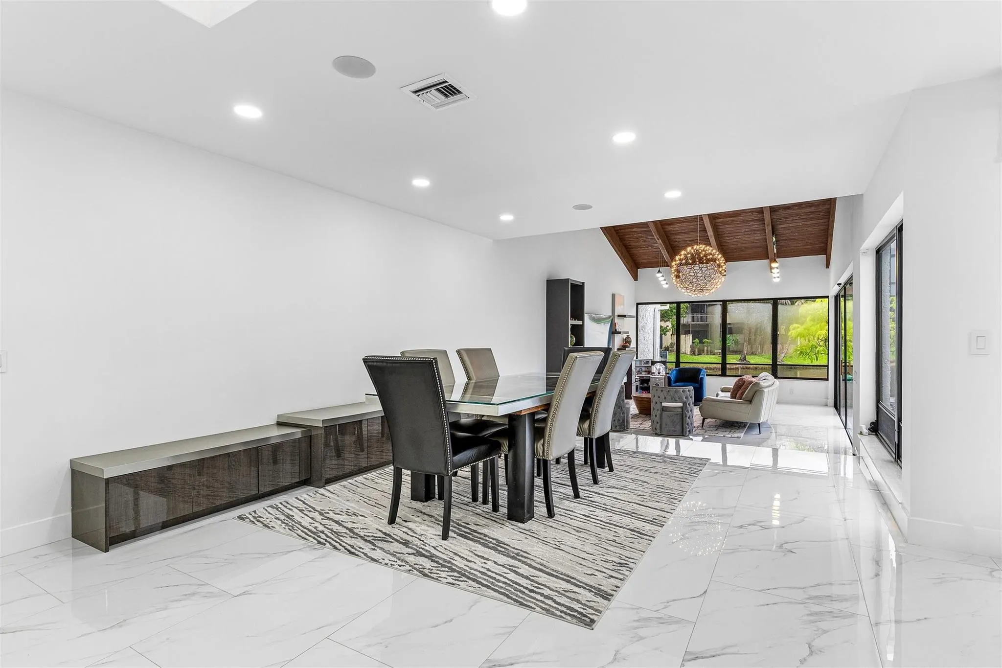 8920 Jacaranda Ln