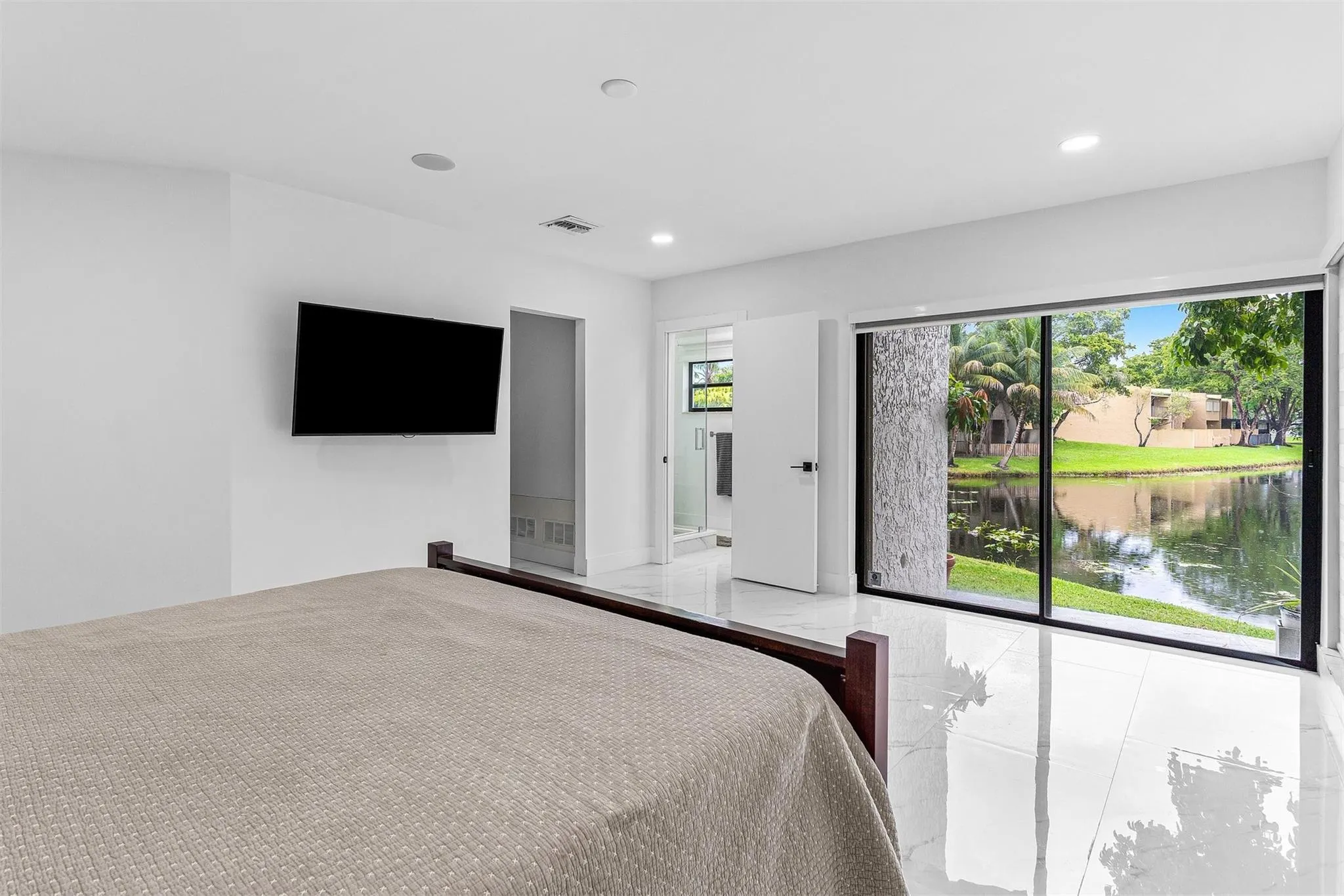 8920 Jacaranda Ln