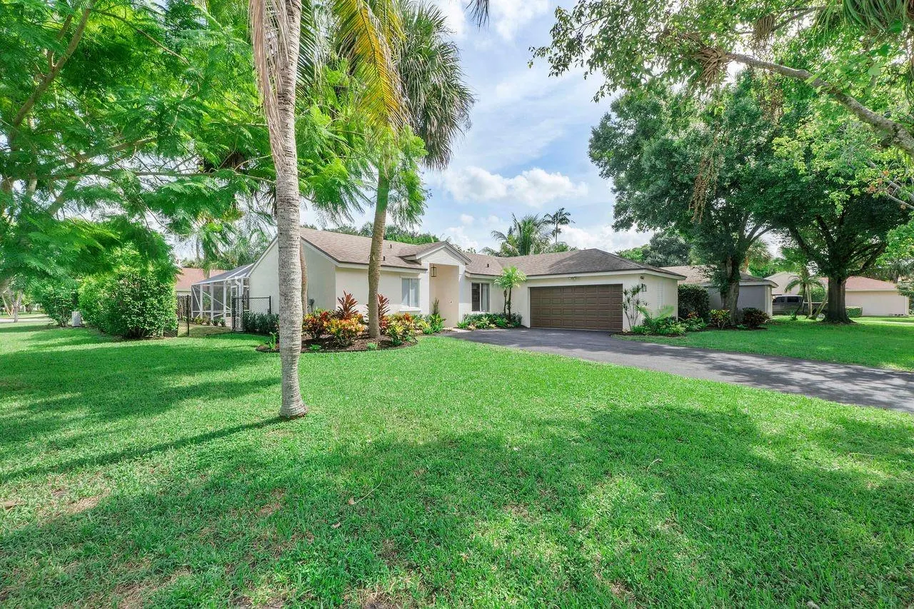 4061 NW 54th Ct