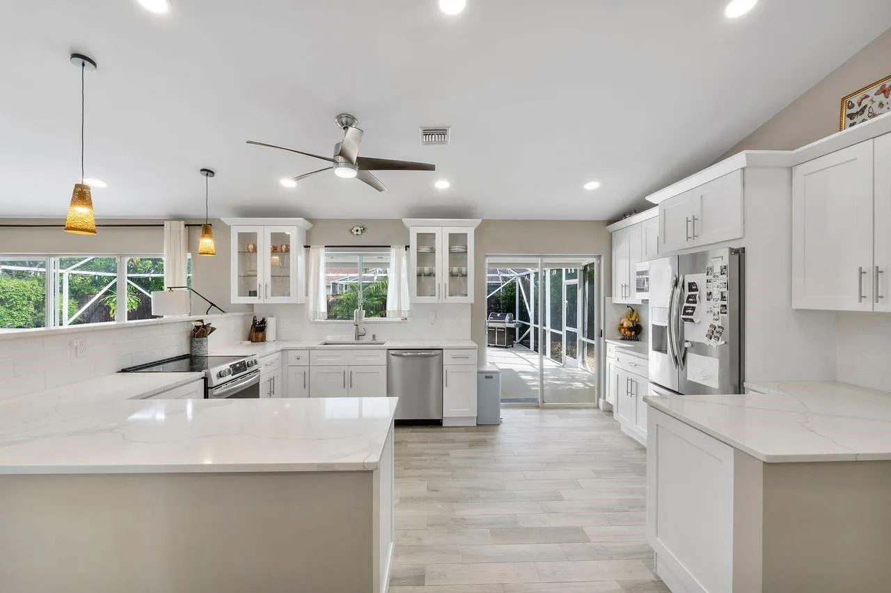 4061 NW 54th Ct