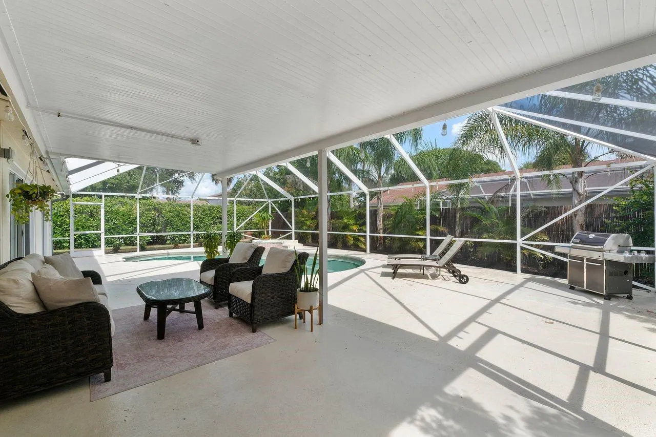 4061 NW 54th Ct
