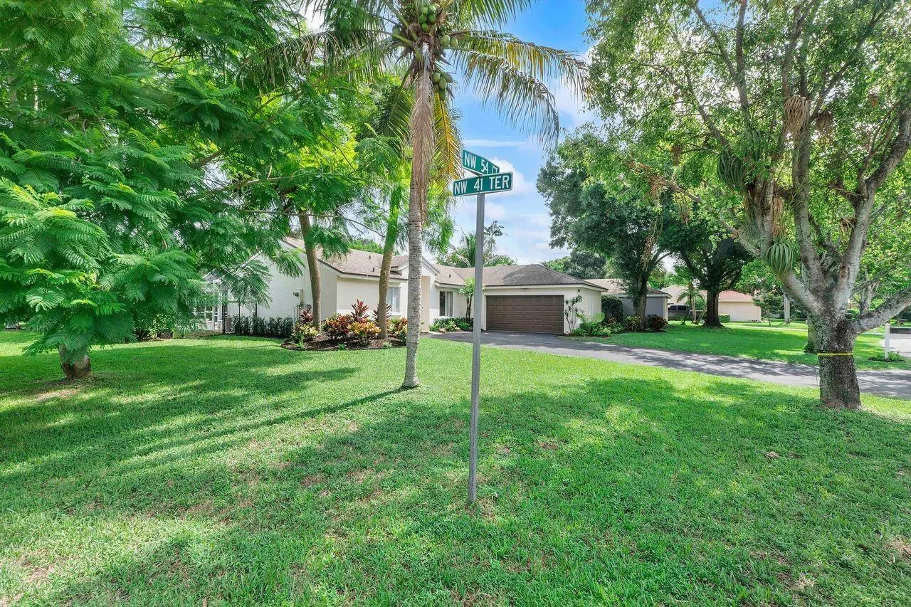 4061 NW 54th Ct