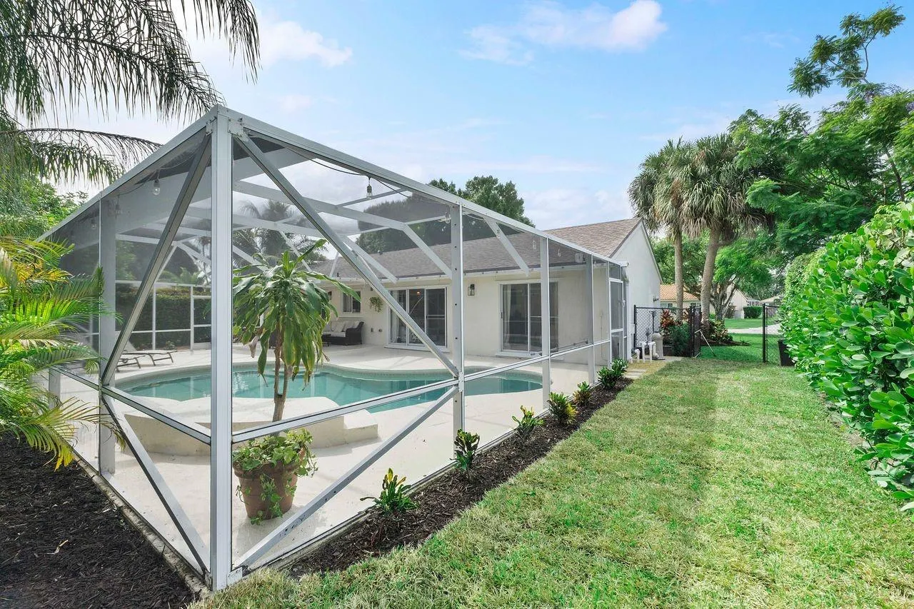 4061 NW 54th Ct