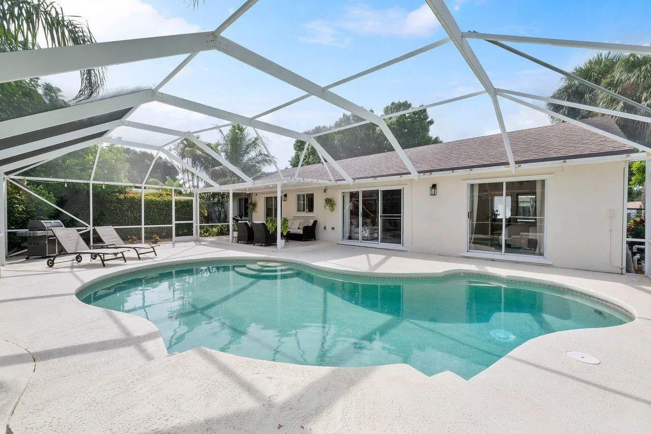 4061 NW 54th Ct
