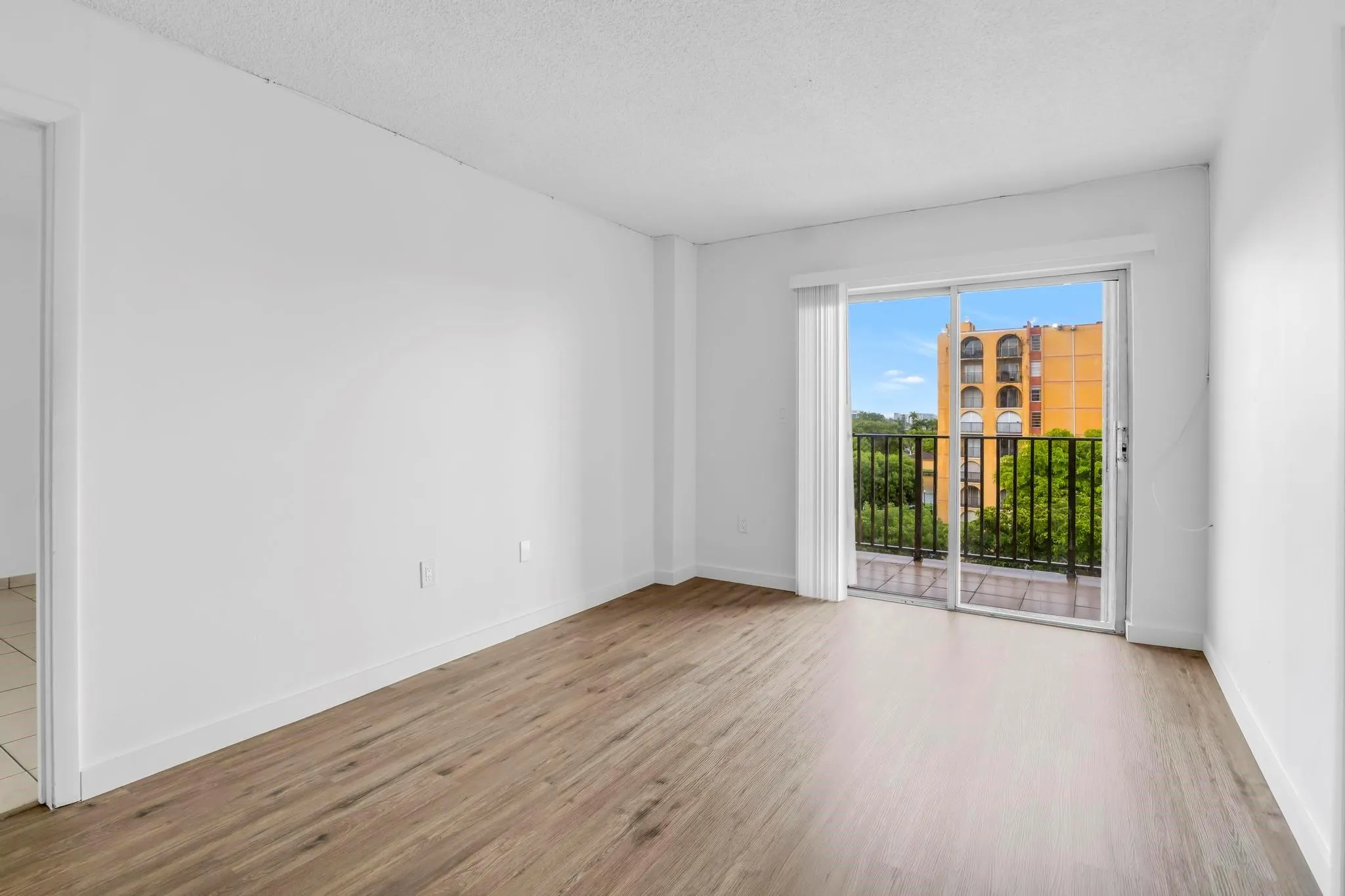 4801 NW 7th St, #503-16