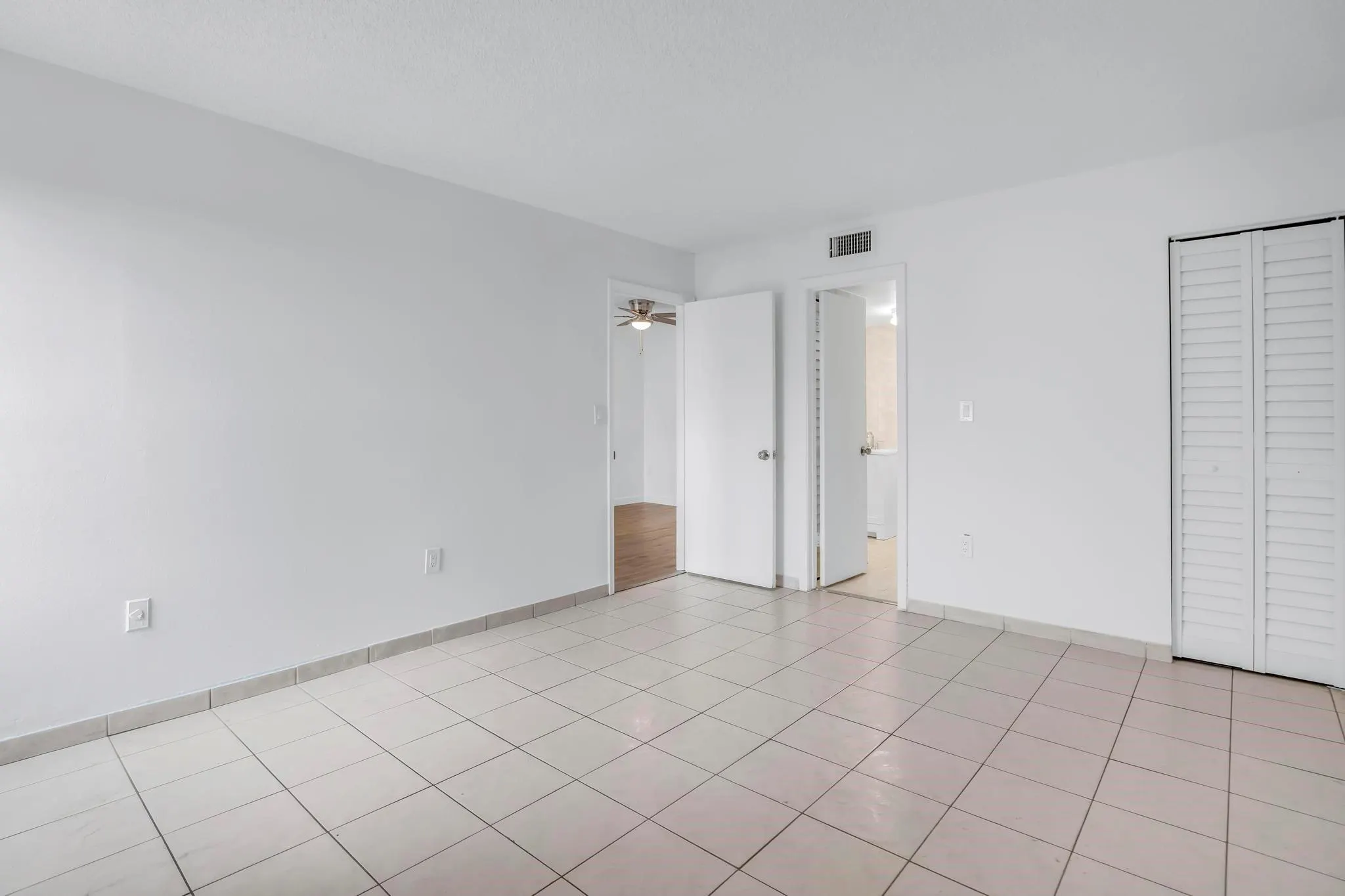 4801 NW 7th St, #503-16