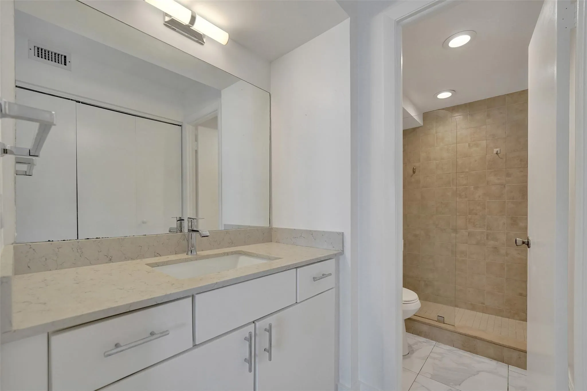 3015 N Ocean Blvd., #15C