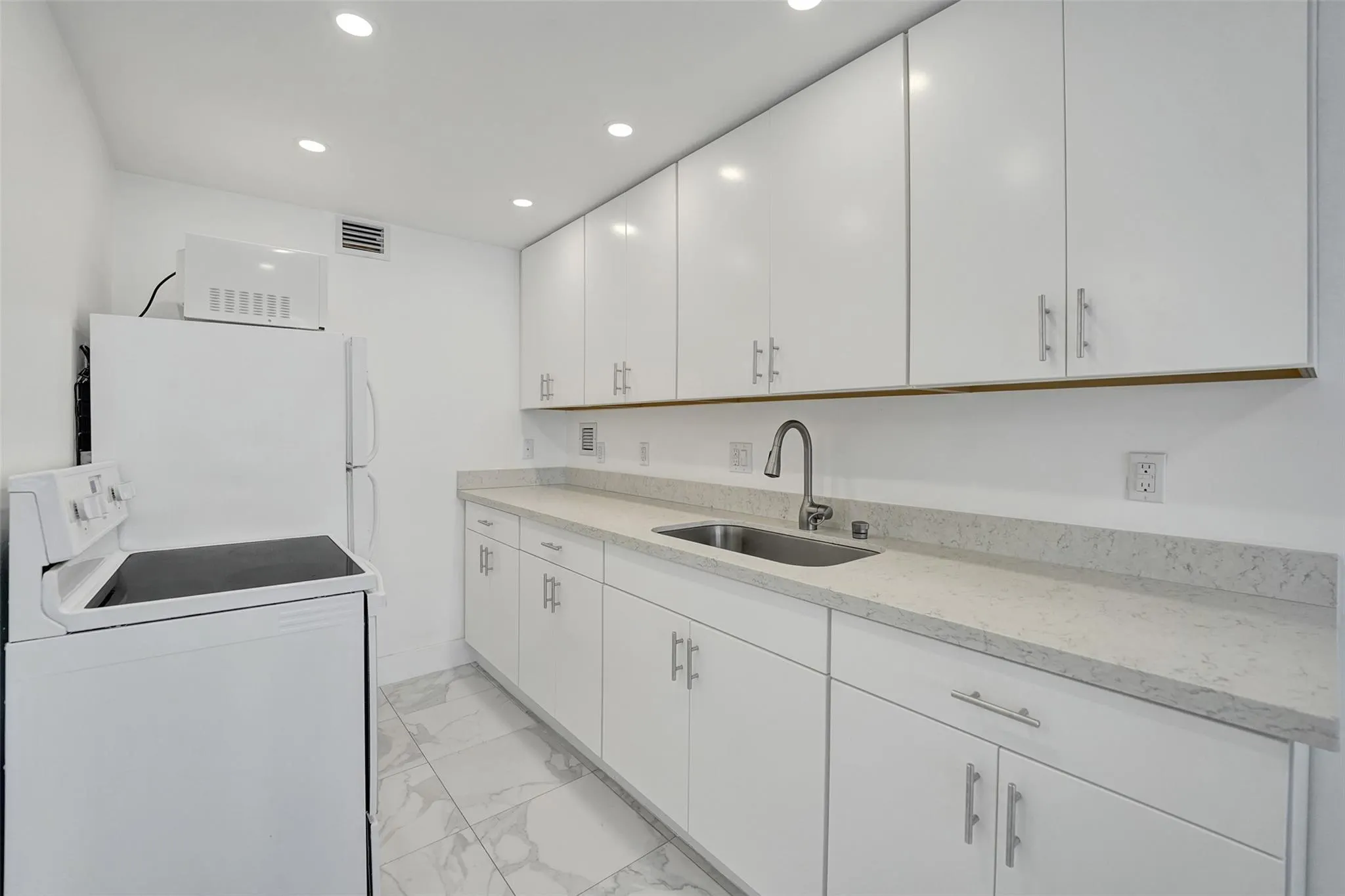 3015 N Ocean Blvd., #15C