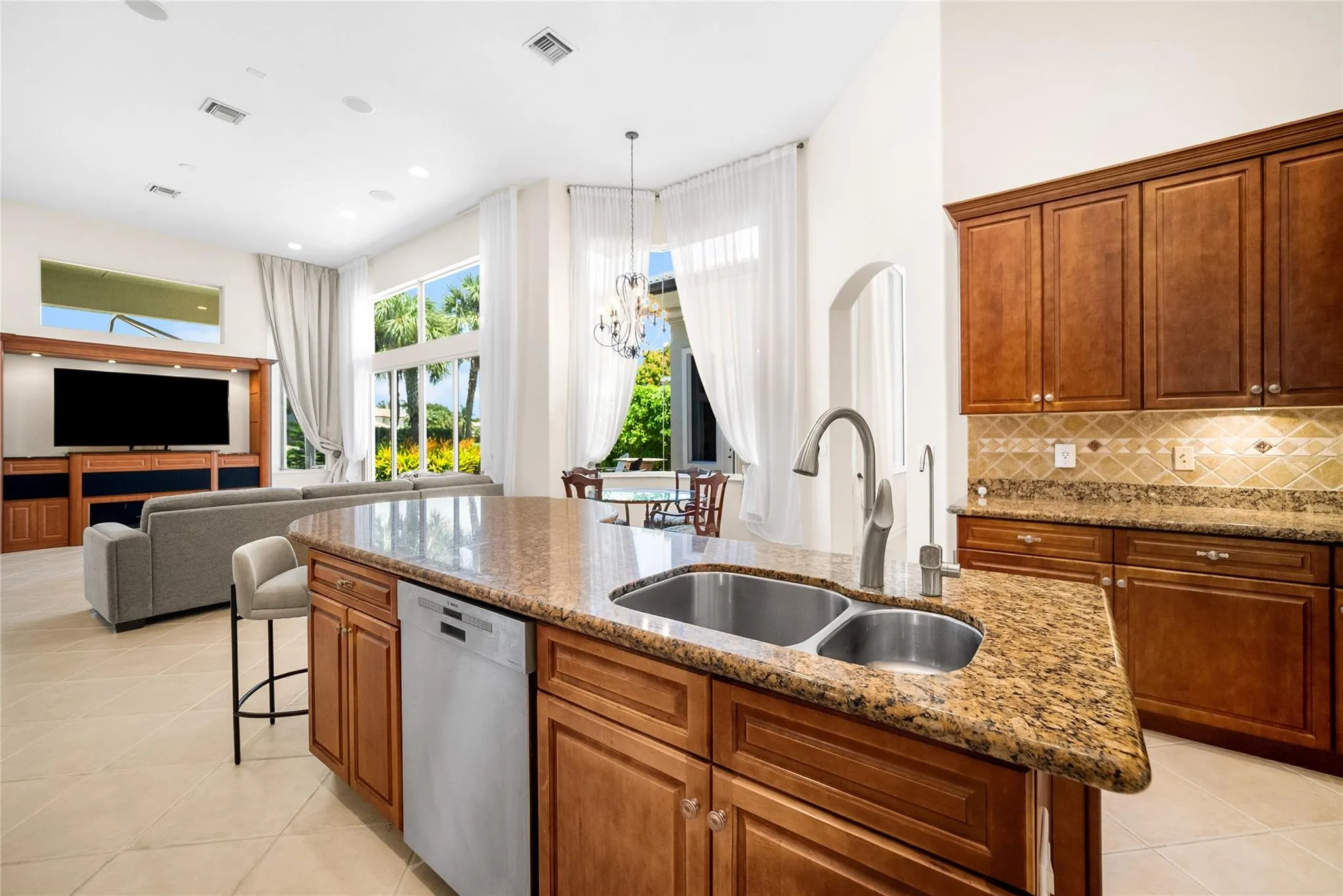 7627 NW 127th Mnr