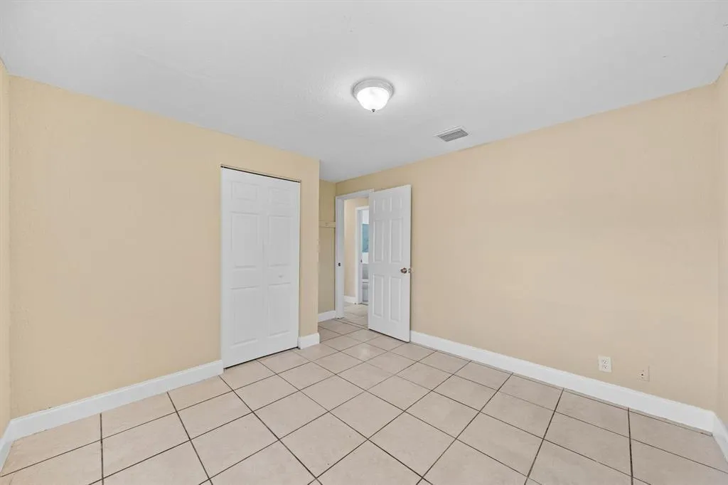 1552 NW 15th Ter