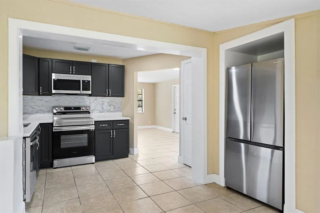1552 NW 15th Ter