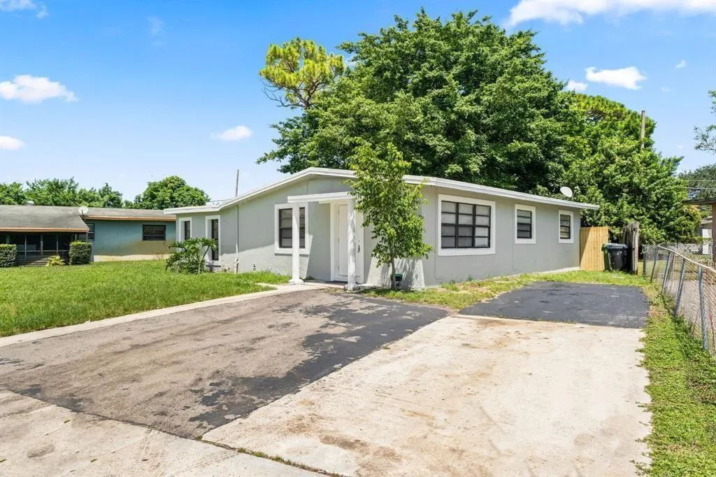 1552 NW 15th Ter