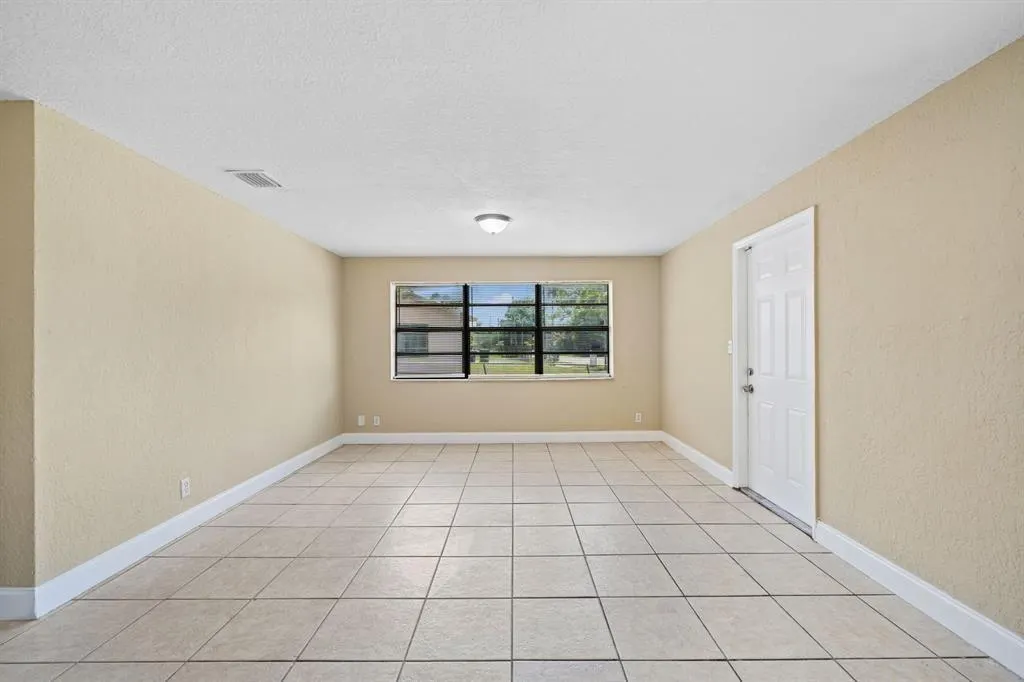 1552 NW 15th Ter