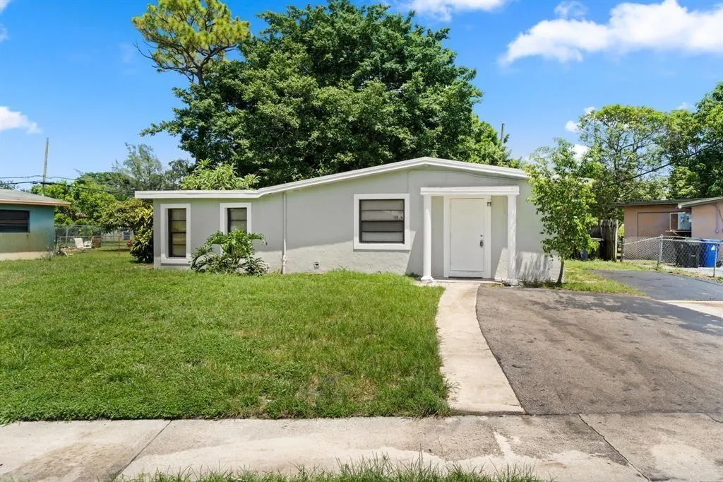 1552 NW 15th Ter