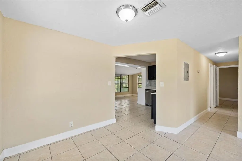1552 NW 15th Ter
