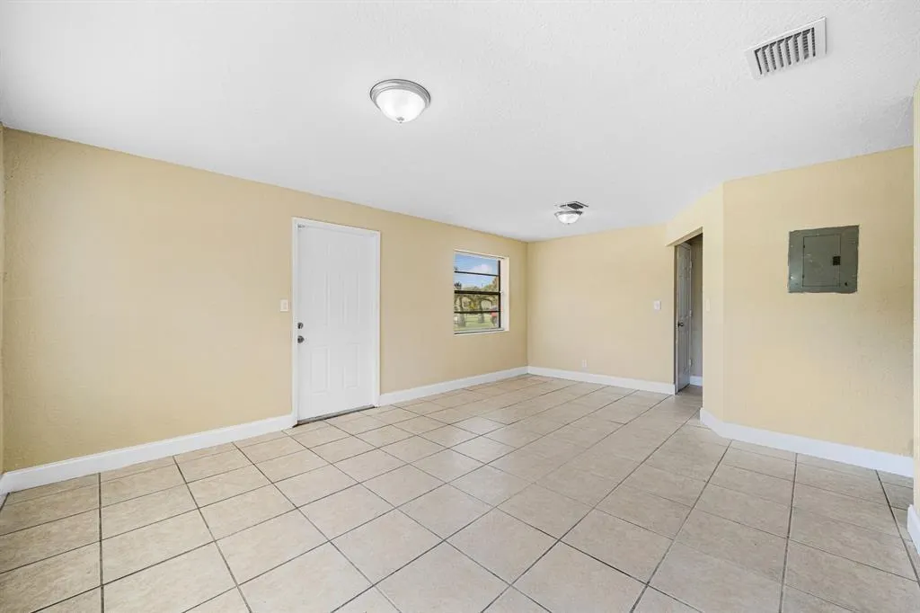 1552 NW 15th Ter