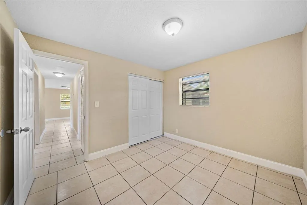 1552 NW 15th Ter
