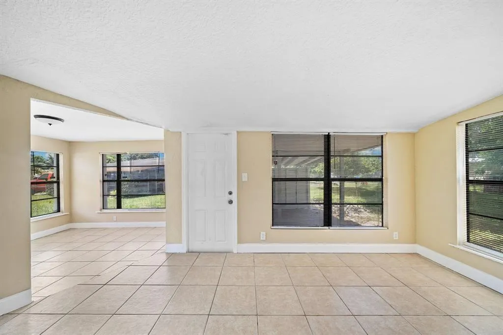 1552 NW 15th Ter