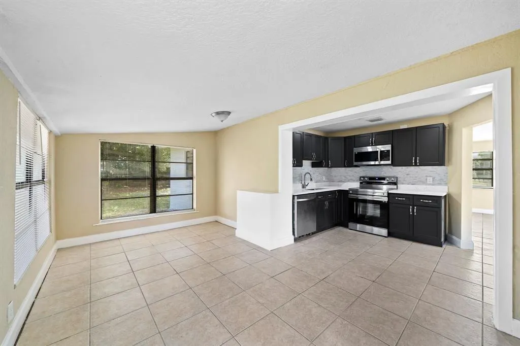 1552 NW 15th Ter