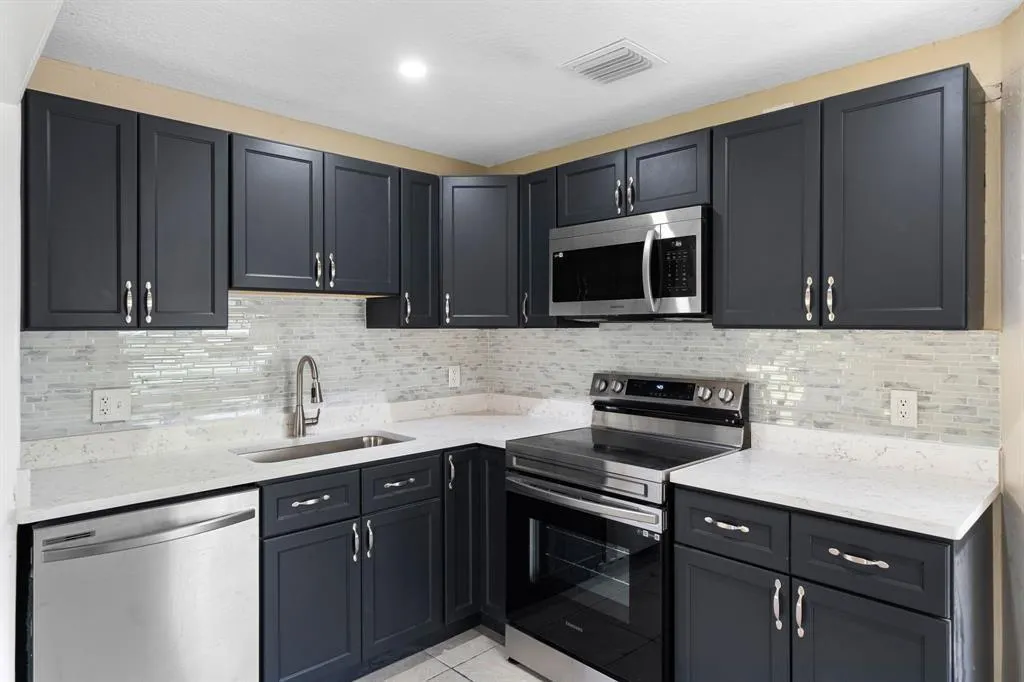 1552 NW 15th Ter