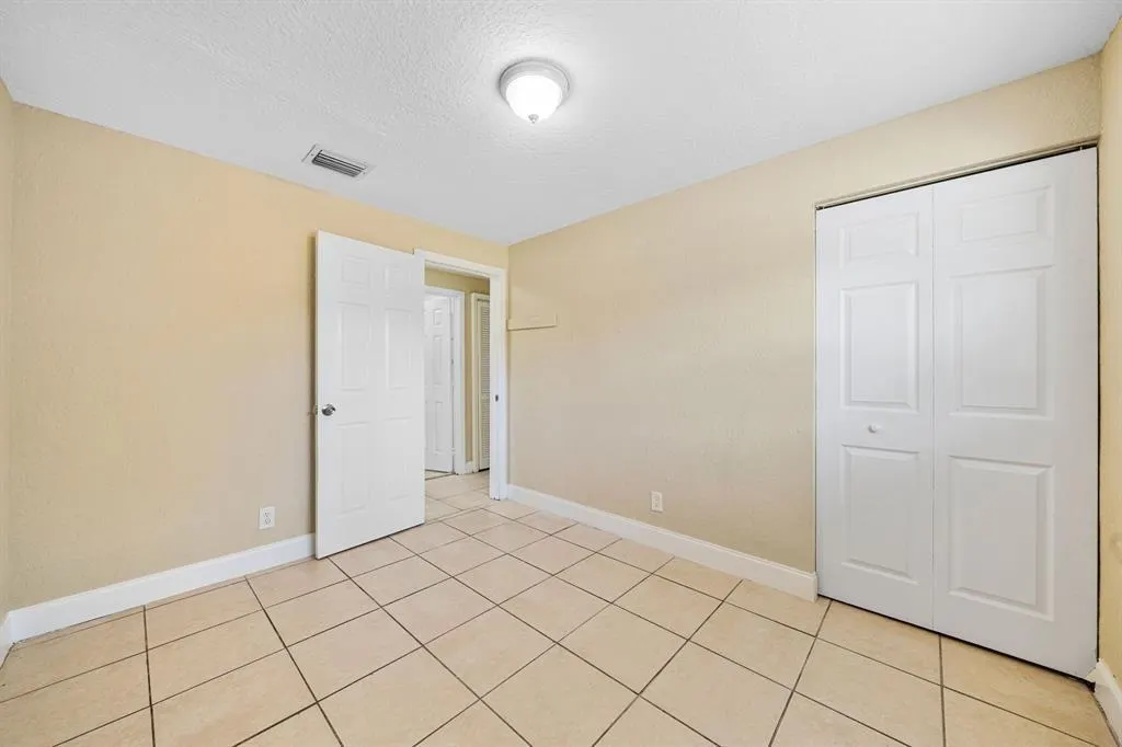 1552 NW 15th Ter