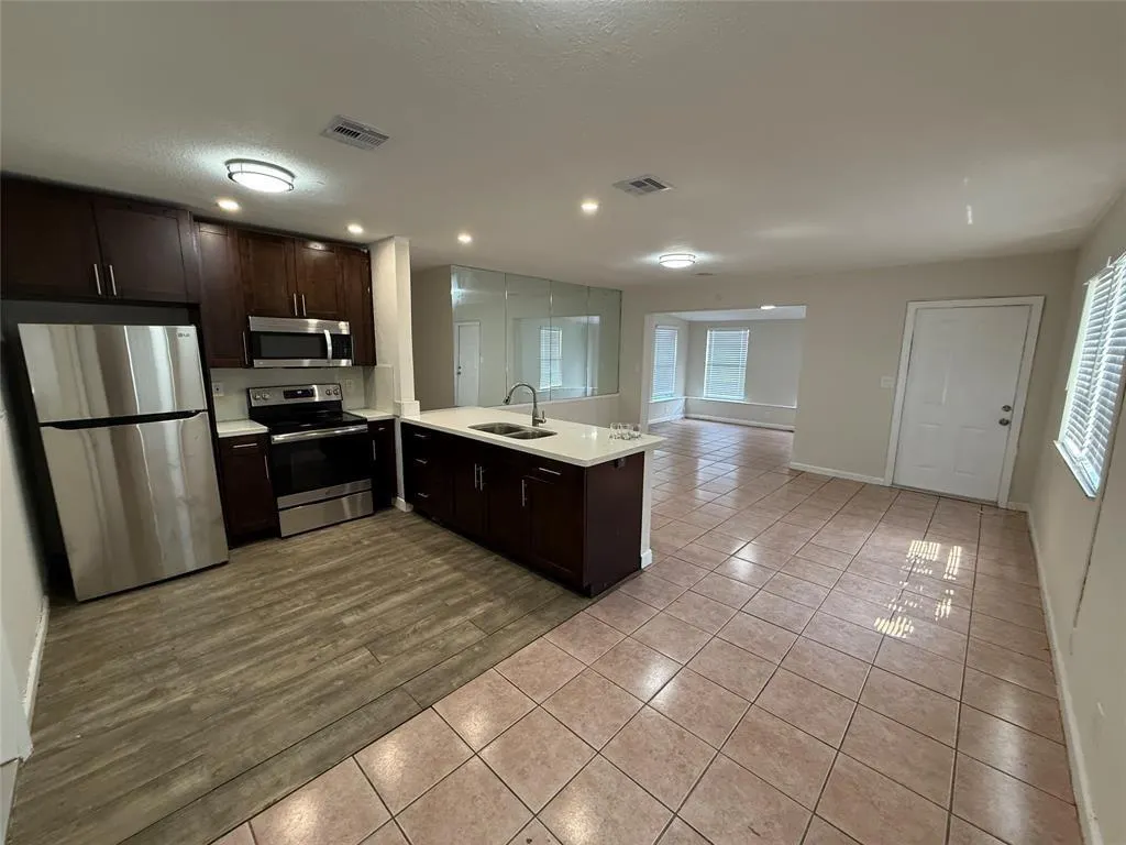 640 SW 28th Dr
