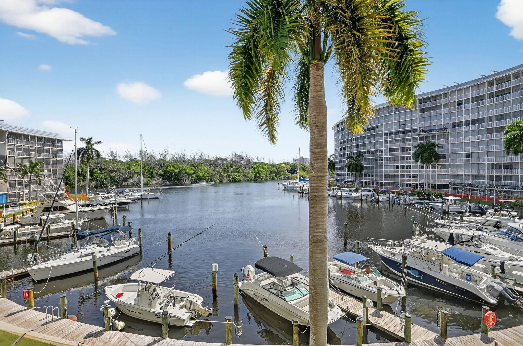1427 E Hillsboro Blvd, #327