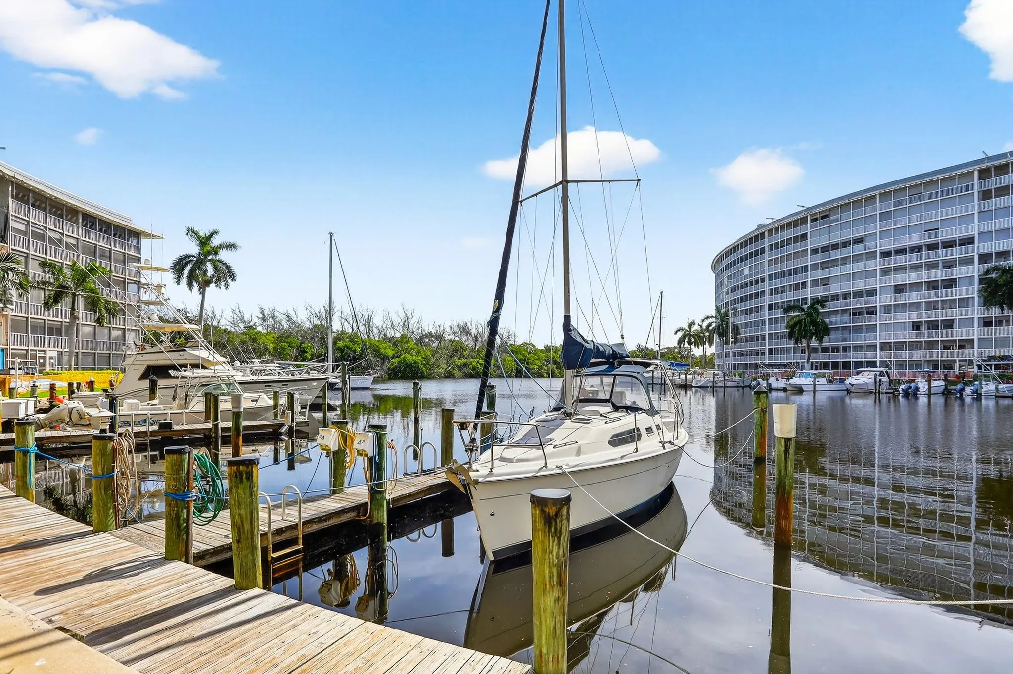 1427 E Hillsboro Blvd, #327