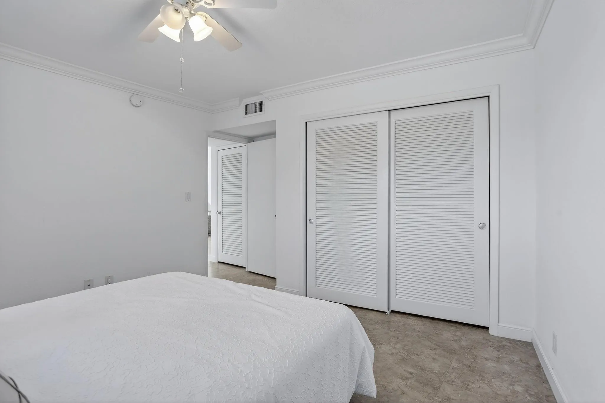 1427 E Hillsboro Blvd, #327