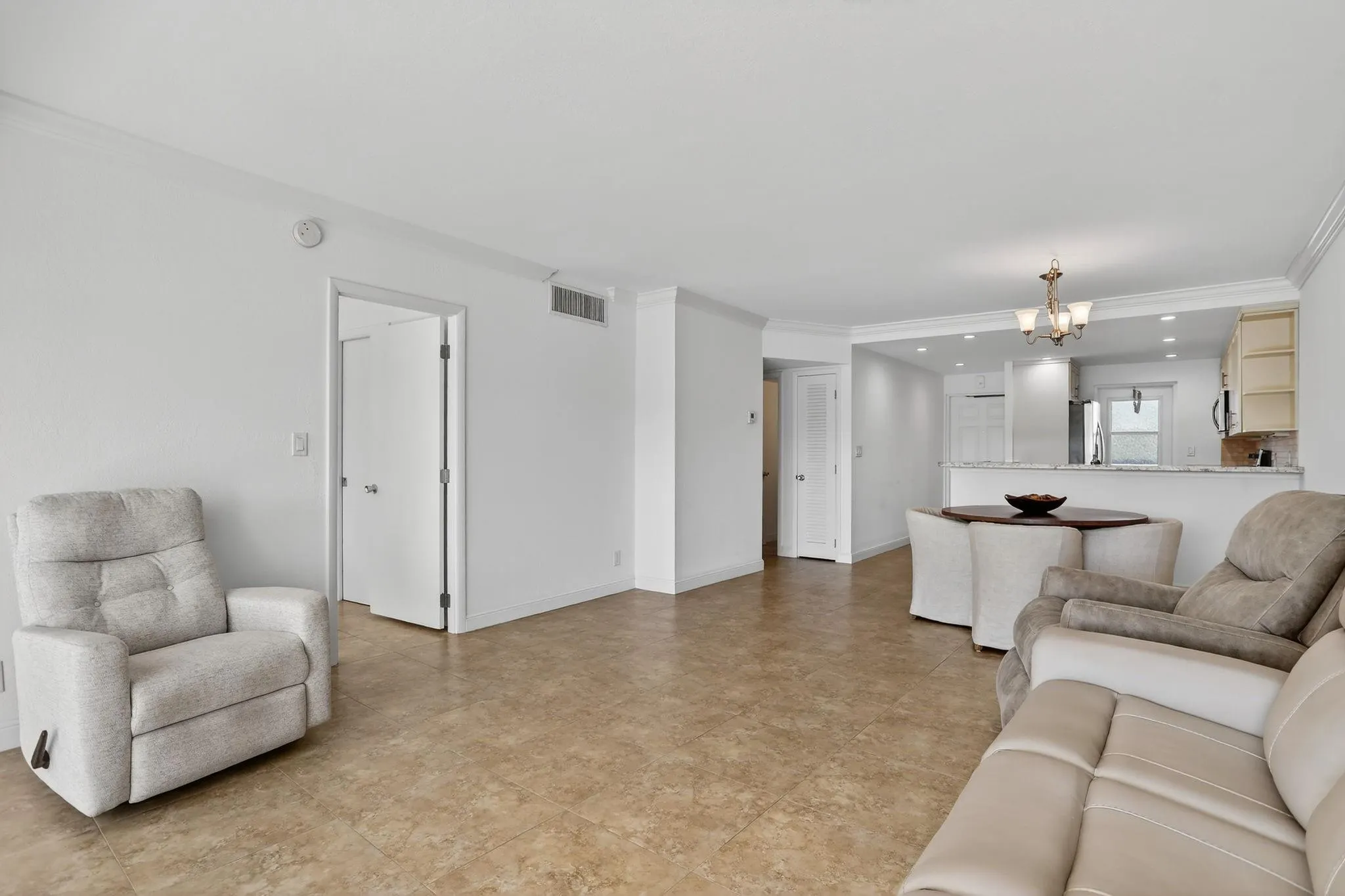 1427 E Hillsboro Blvd, #327
