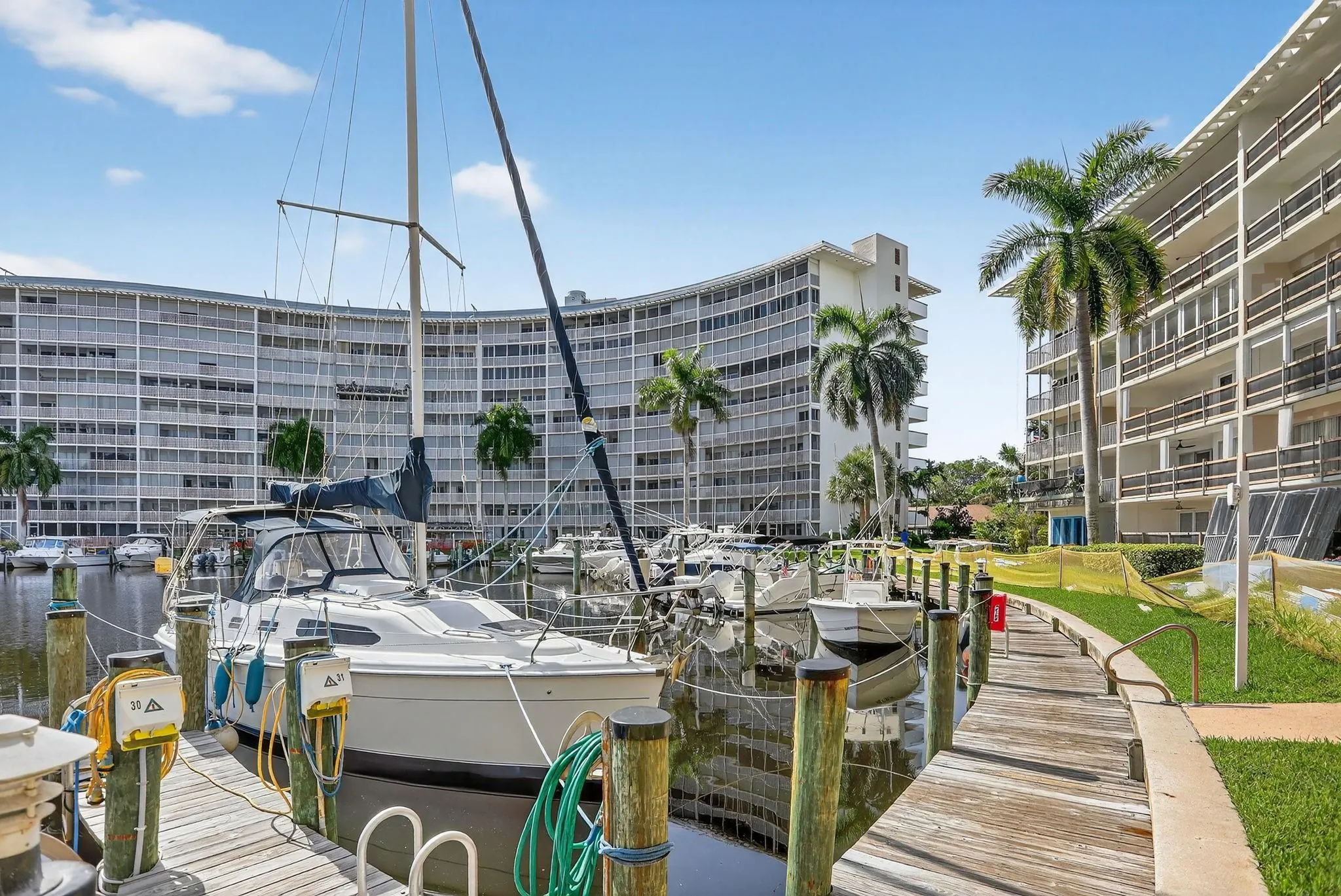 1427 E Hillsboro Blvd, #327