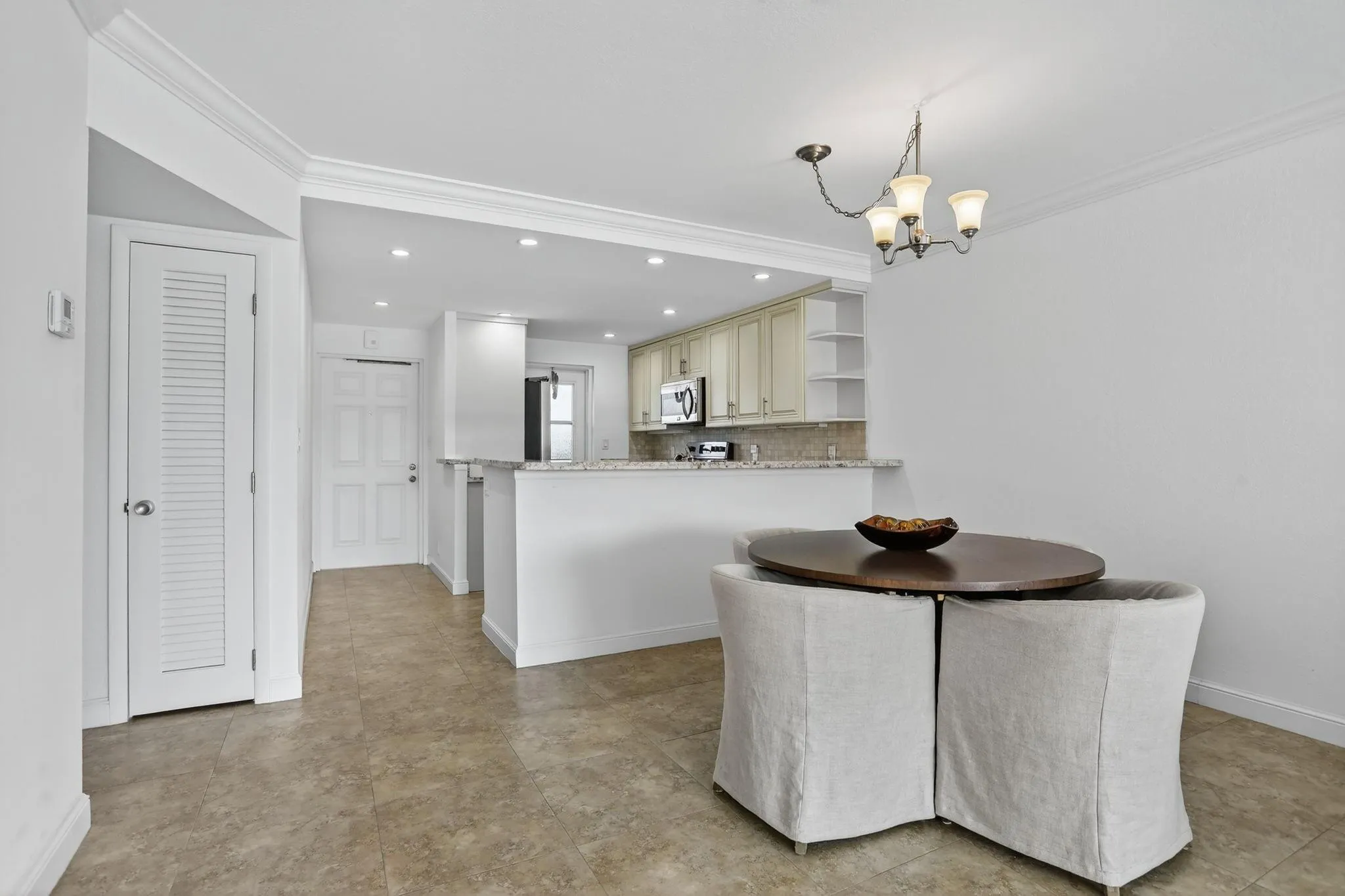 1427 E Hillsboro Blvd, #327
