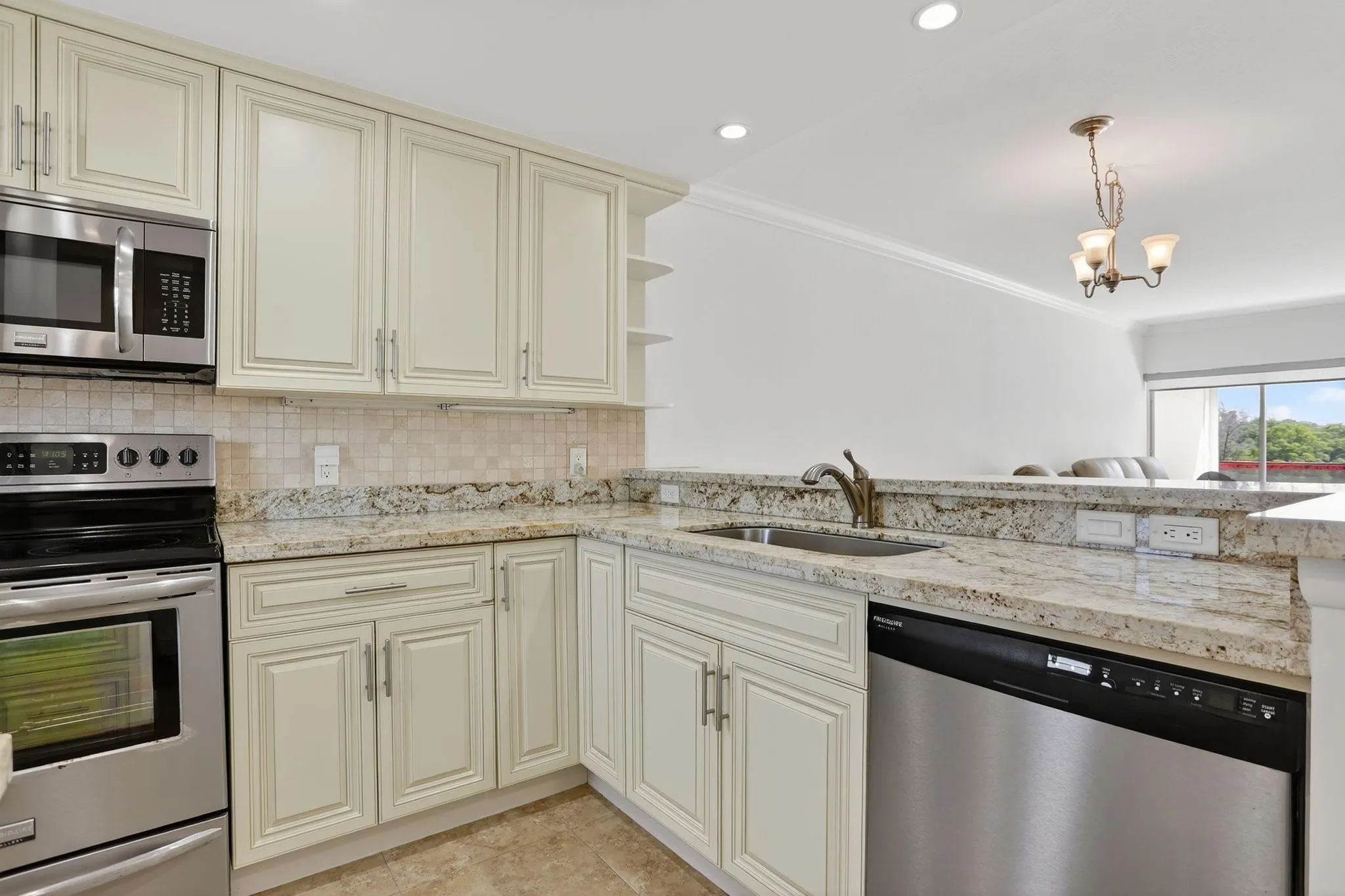 1427 E Hillsboro Blvd, #327