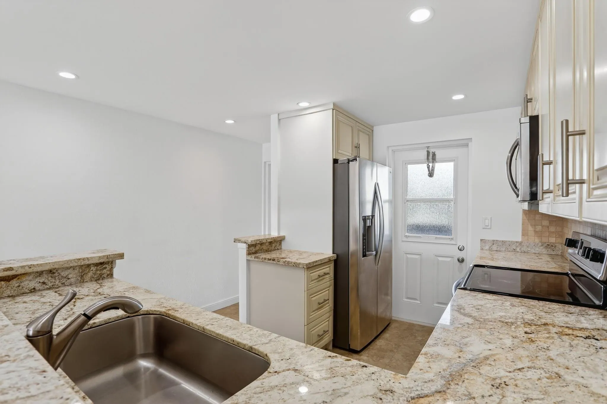 1427 E Hillsboro Blvd, #327