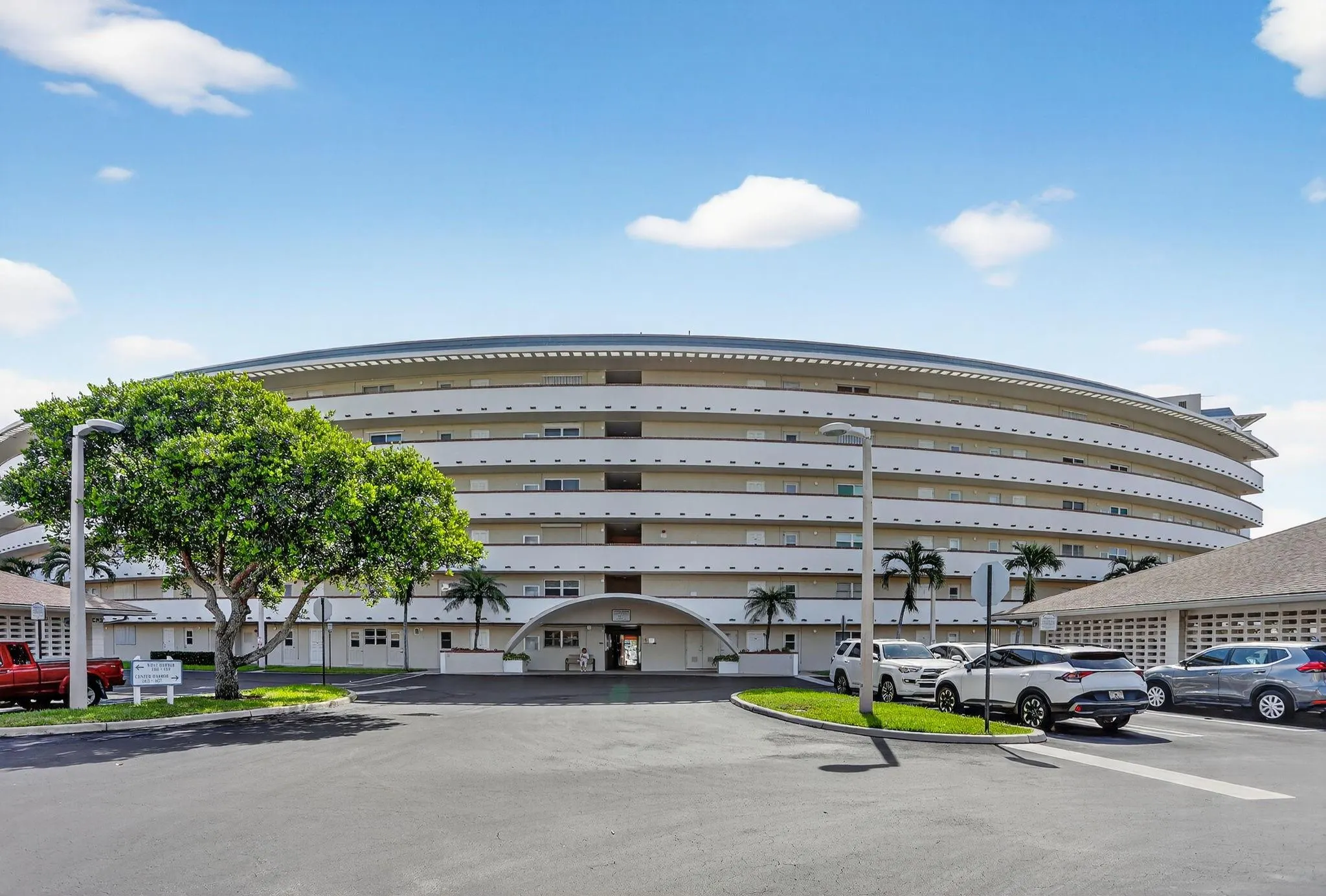 1427 E Hillsboro Blvd, #327