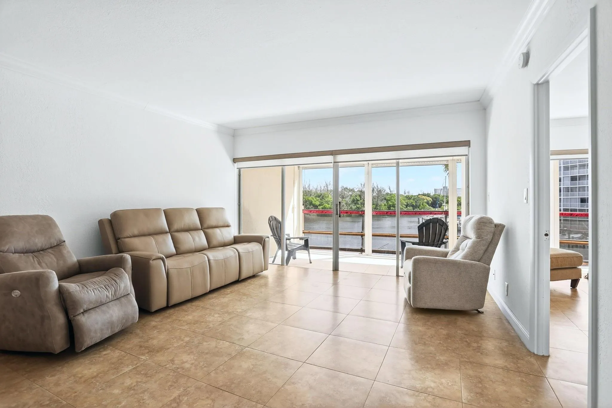 1427 E Hillsboro Blvd, #327