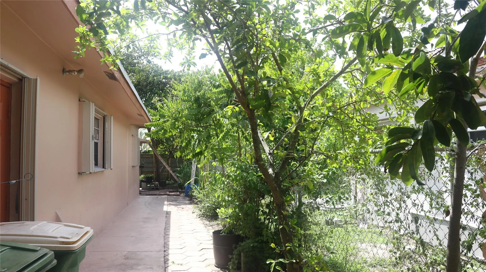 8261 NW 66th Ter