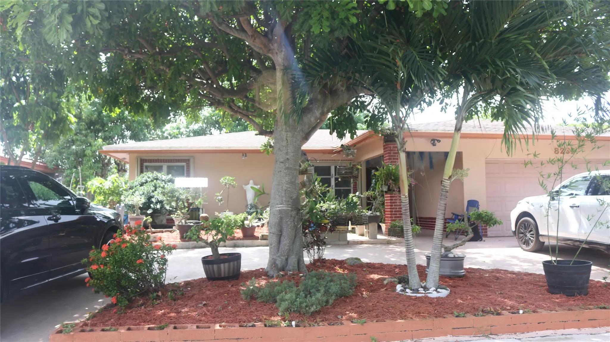 8261 NW 66th Ter