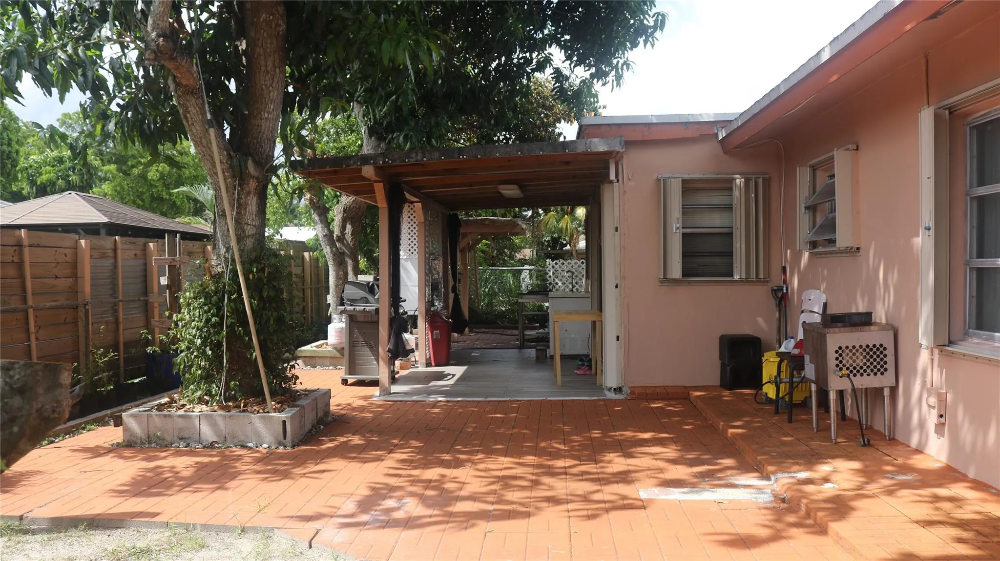 8261 NW 66th Ter