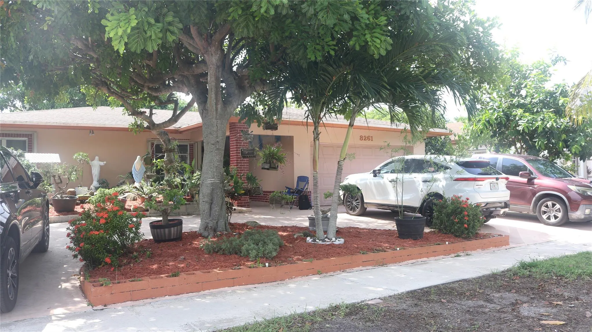 8261 NW 66th Ter